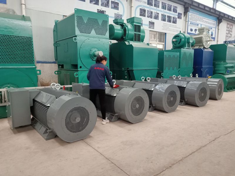 5台電機準備打出（chū）口包（bāo）裝發往港口
