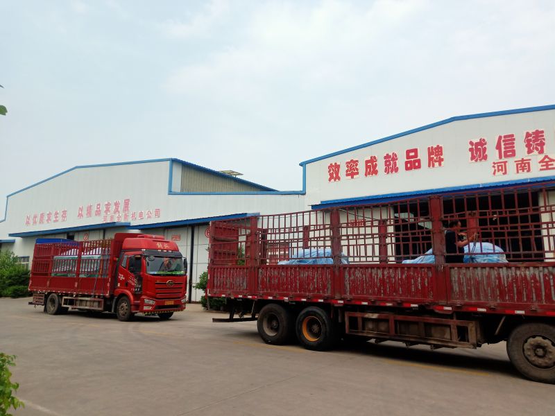 排隊發貨，兩車貨同時發，四台630kw電機、啟（qǐ）動櫃出發