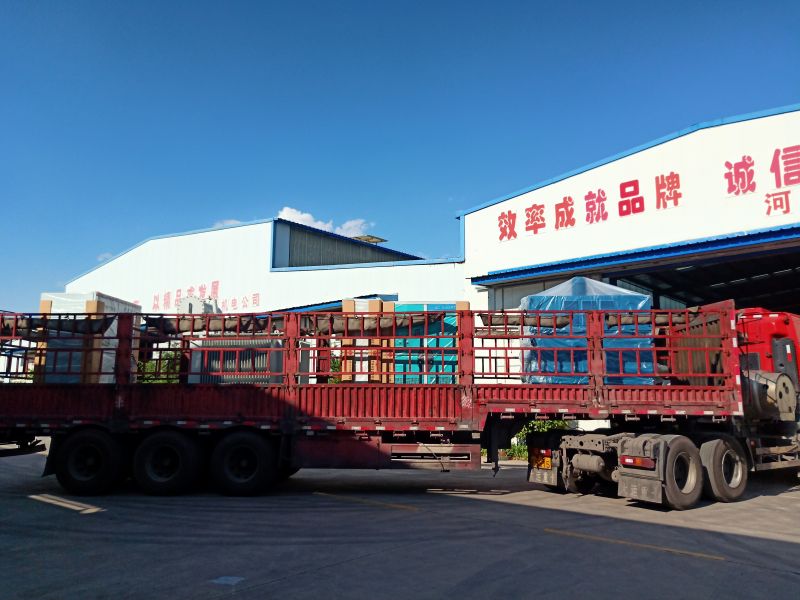 變頻（pín）電機（jī）、變頻櫃、變壓器、高（gāo）壓開關（guān）櫃、低壓開關櫃、補償櫃，一套（tào）發往鑽井（jǐng）現場