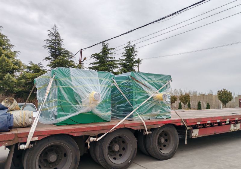 2台630kw/10kv高壓電機發往港口，準備出口